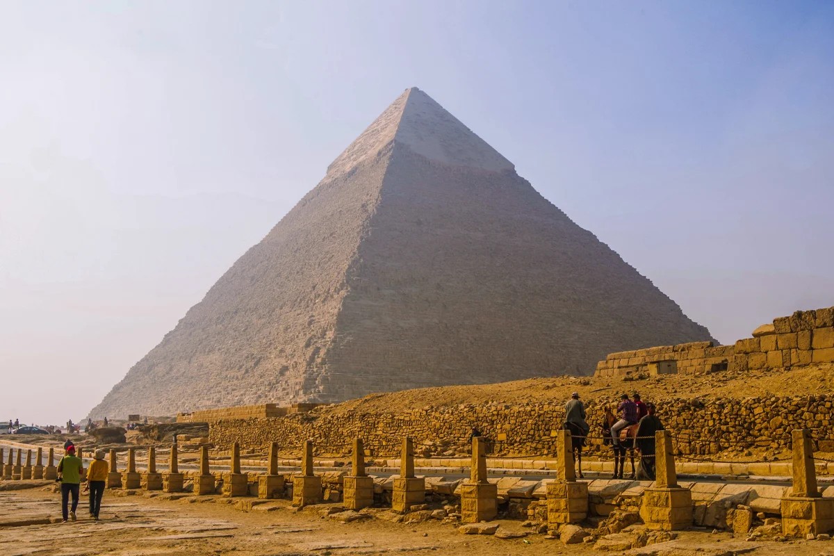 Tour to Giza Pyramids And Egyptian Museum & Old Cairo